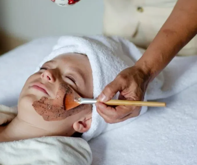 Kids manicure service at ChiquiLook Salon & Spa